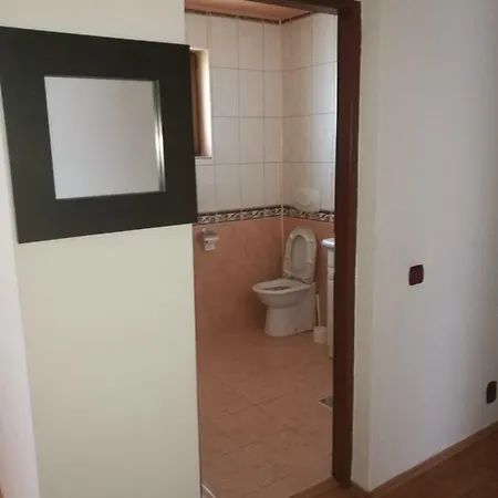 Πανσιόν La Ciuperca House *